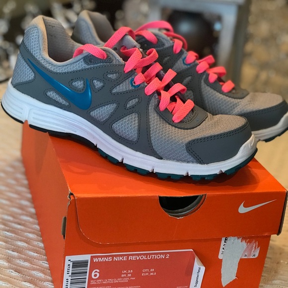 Nike shoes - Picture 5 of 7